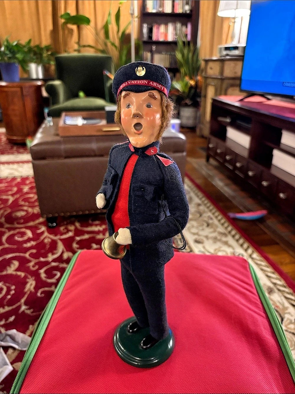Byers Caroler Salvation Army Figurine Navy & Red Bell Ringer Vintage 2005